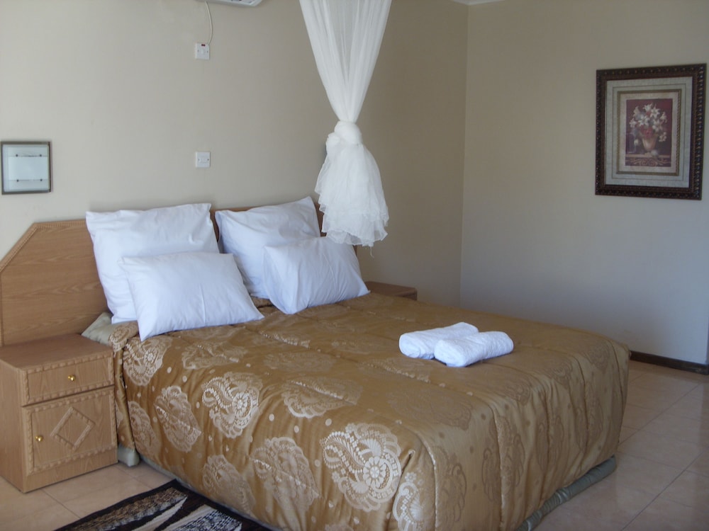 Lusaka Mosi-O-Tunya Executive Lodge 4/19