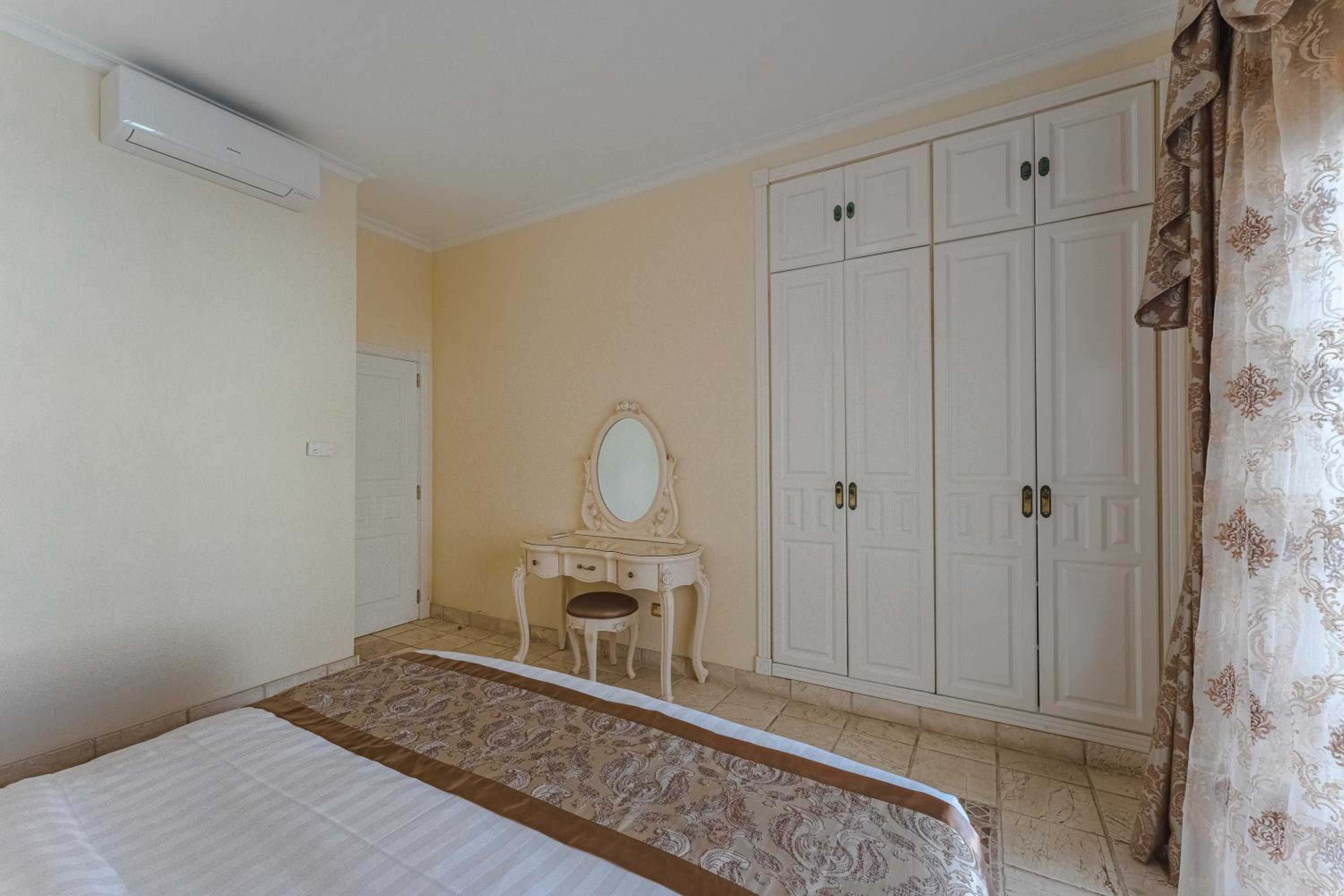 جناح بسرير كينج وسرير فردي، Flamingo Suites 2/8