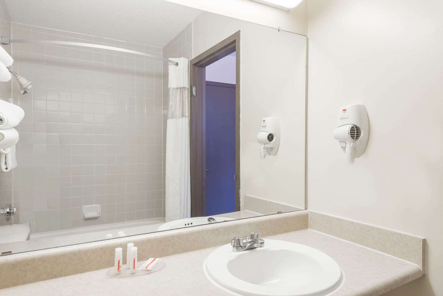 Ramada by Wyndham Watertown/Thousand Islands NY 34/37
