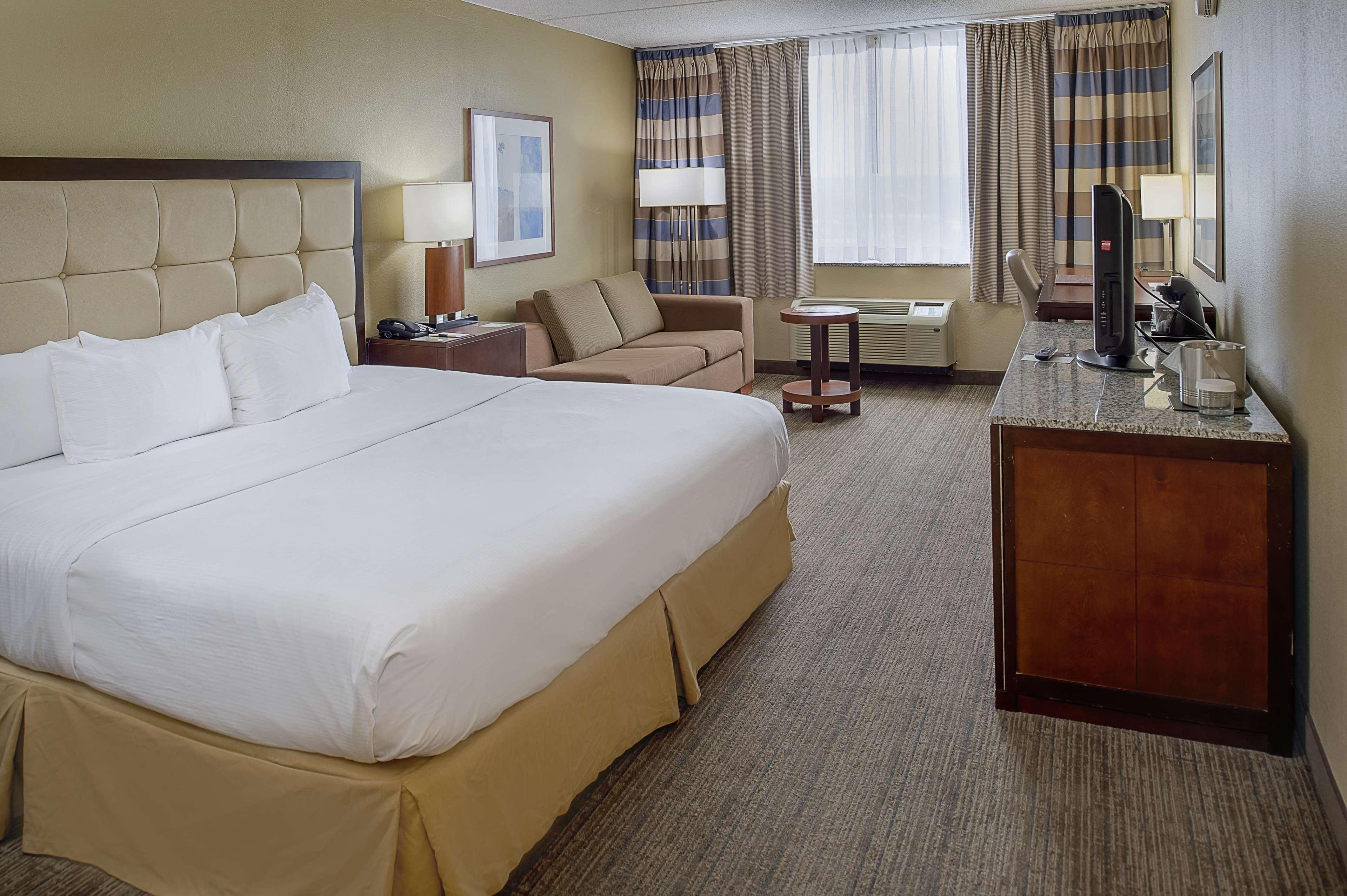 Room, King Bed, Westport View