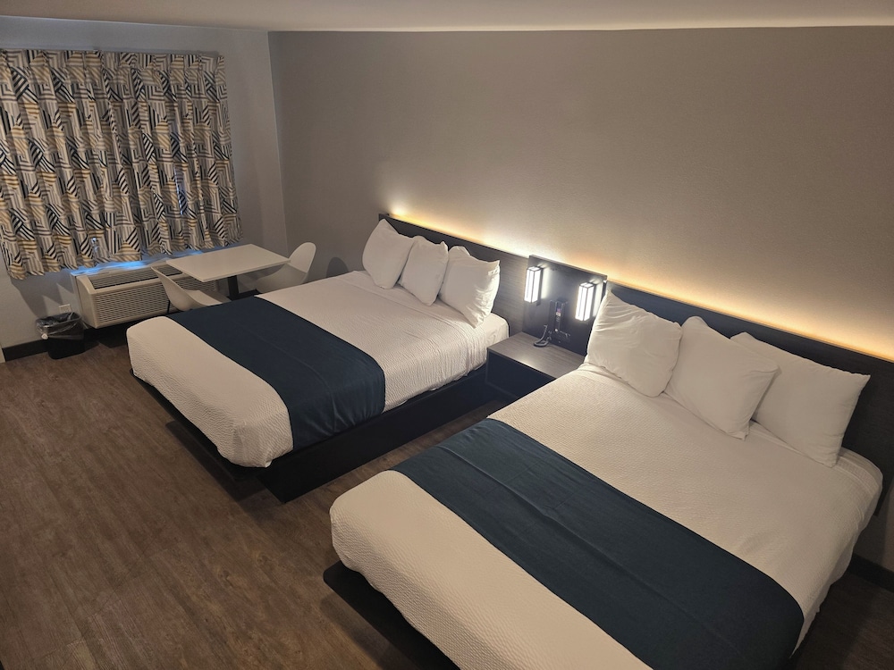 DELUXE, 2 QUEEN BEDS