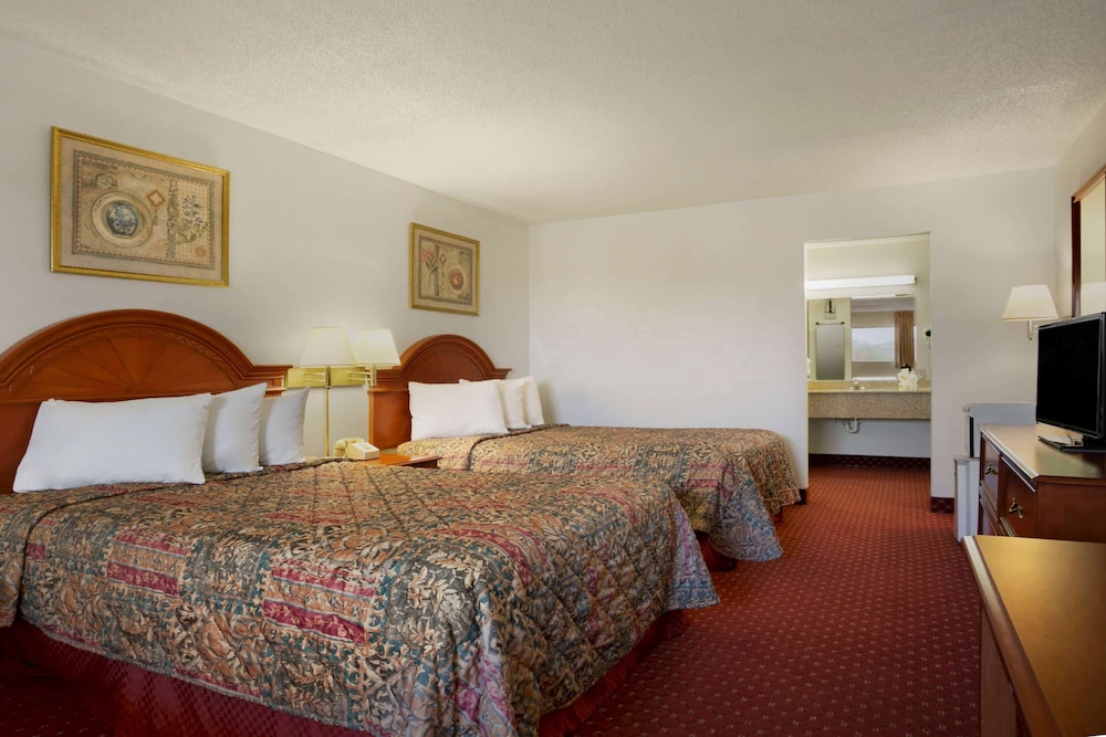 Days Inn by Wyndham Huntington 11/30