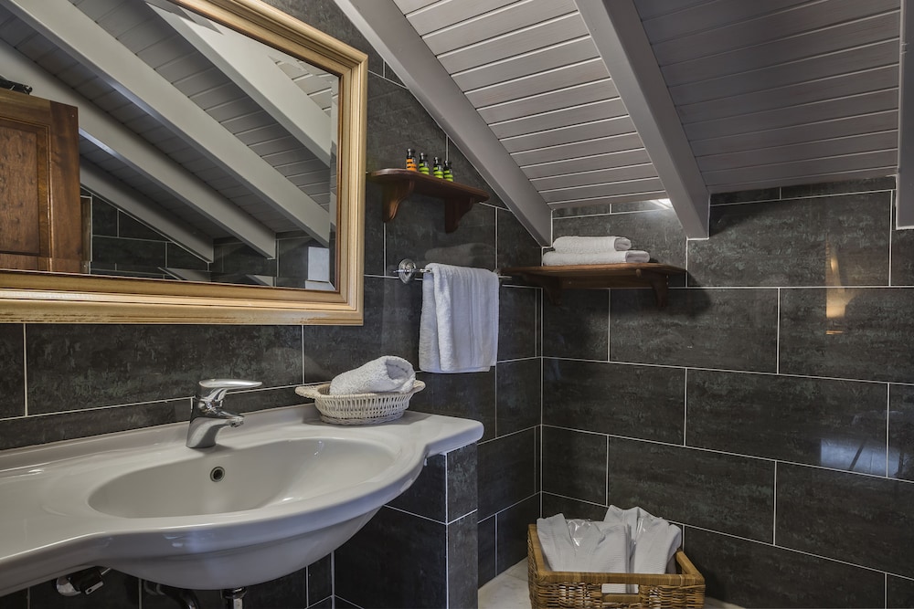 Faros Suites - Adults Only 47/50