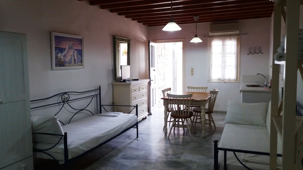Manos Rooms 28/50