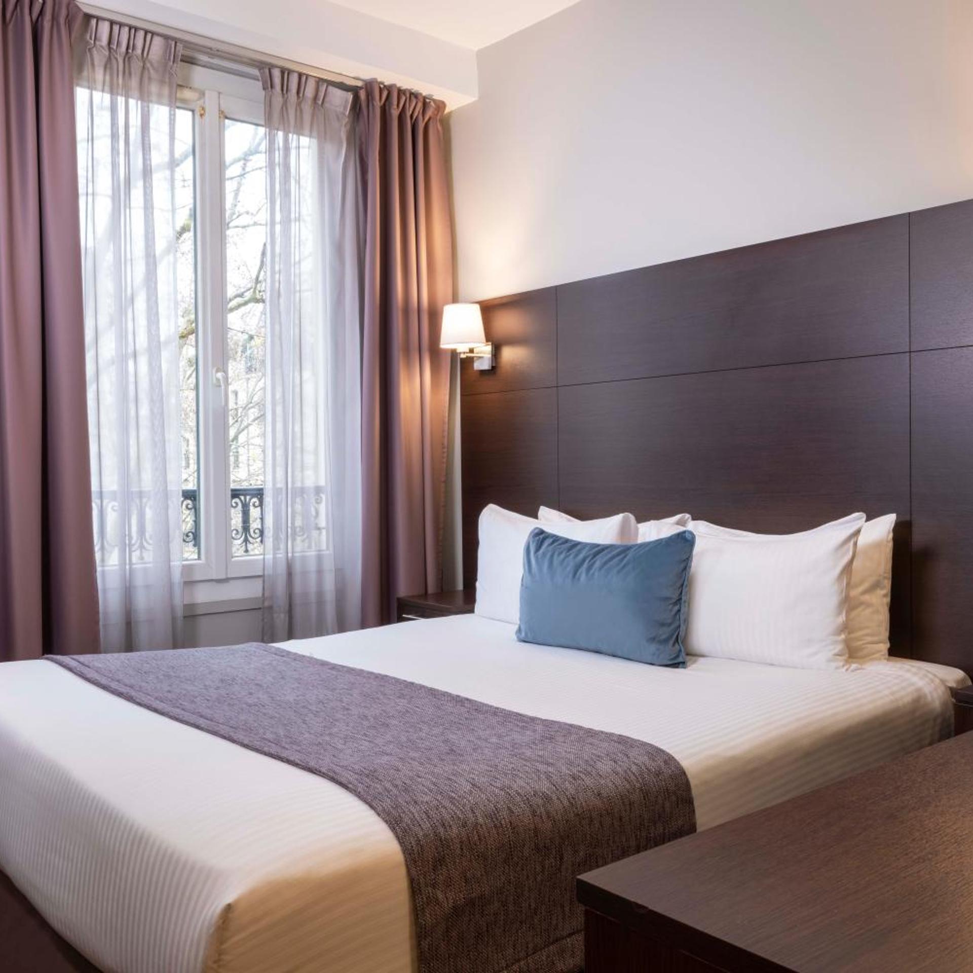 Classic, Double Bed, Street View