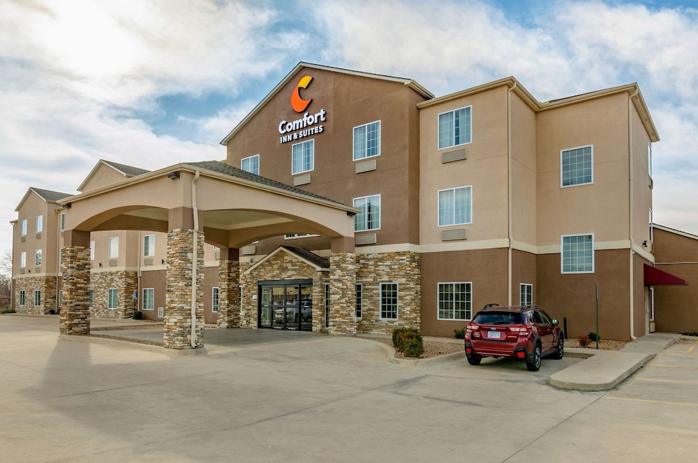 Comfort Inn And Suites 1/32