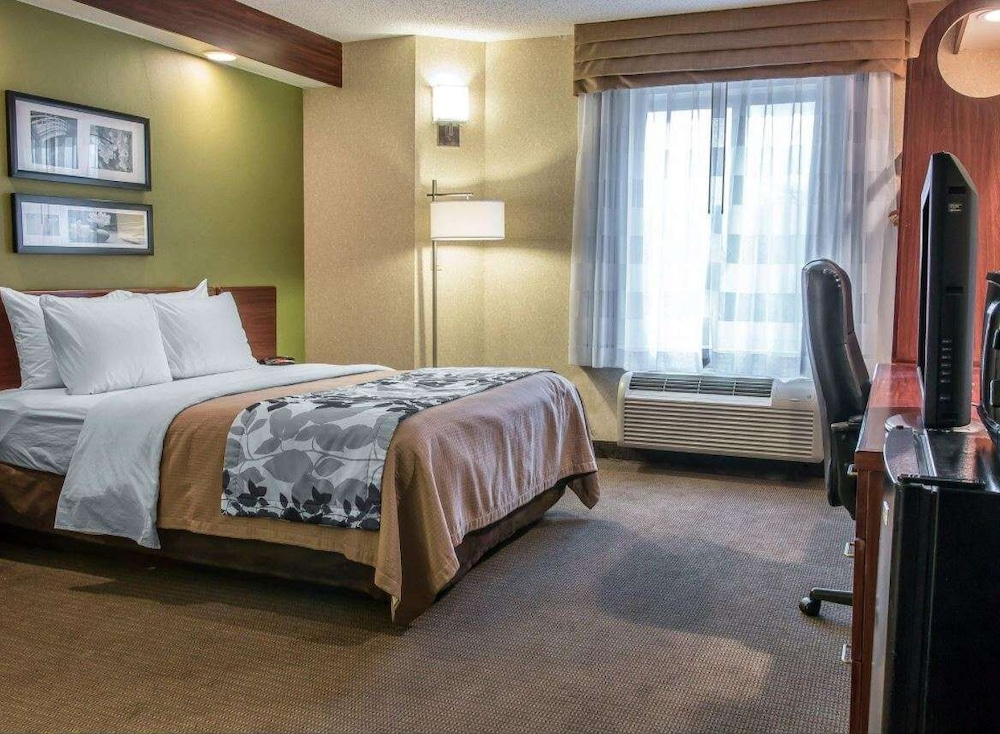 Baymont By Wyndham Flat Rock 7/49