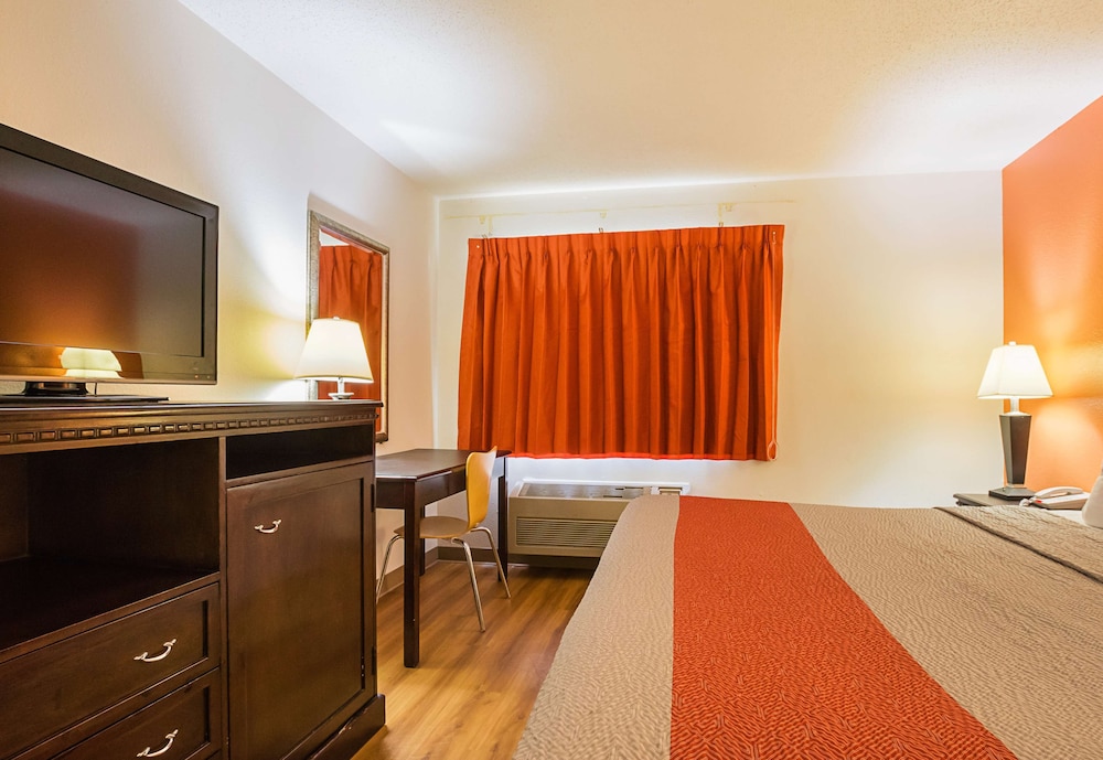 Motel6 Waterloo, IA - Crossroads Mall - Cedar Falls 10/49