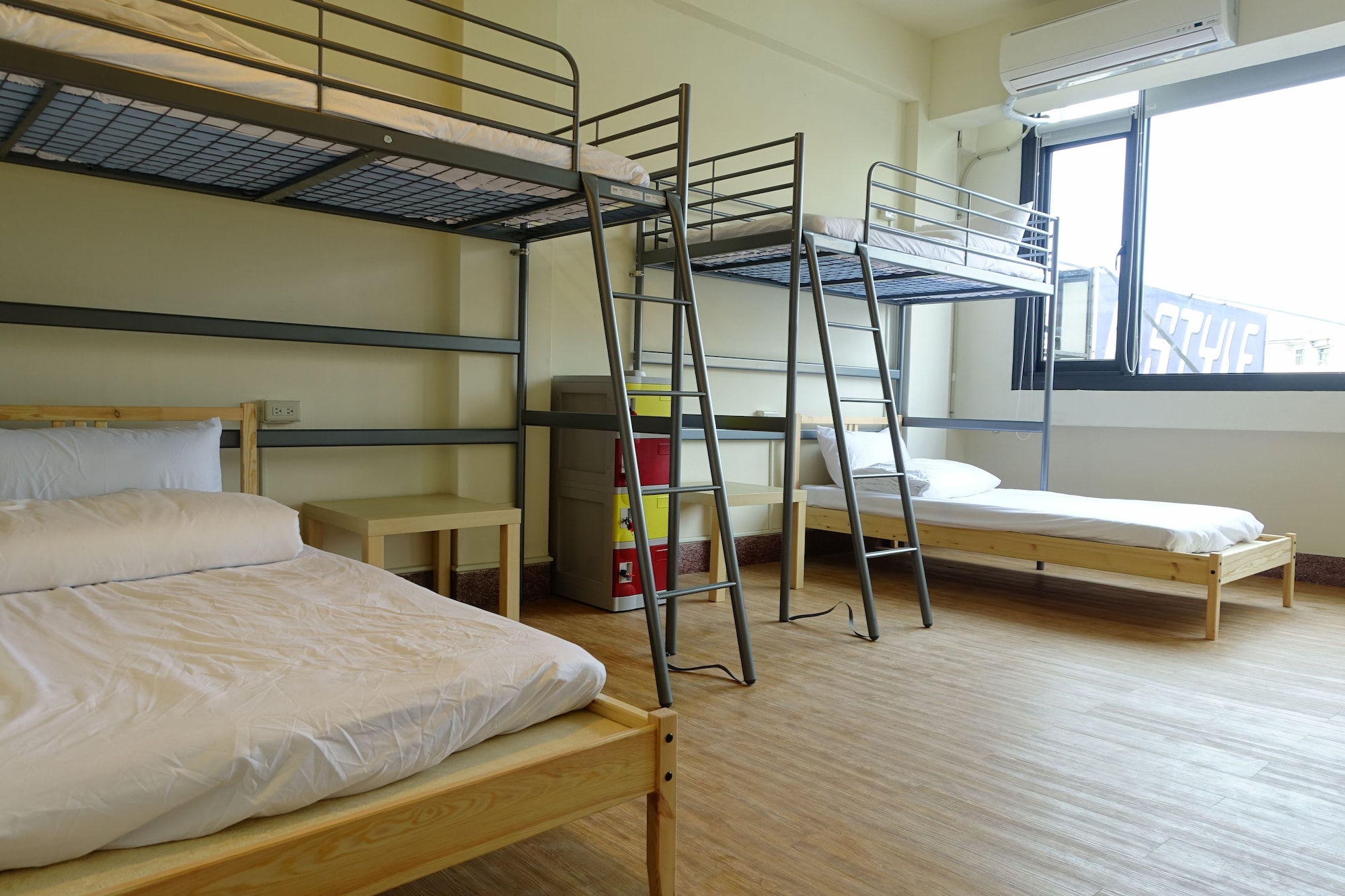 FEMALE DORM, FEMALE ONLY, SHARED BATHROOM