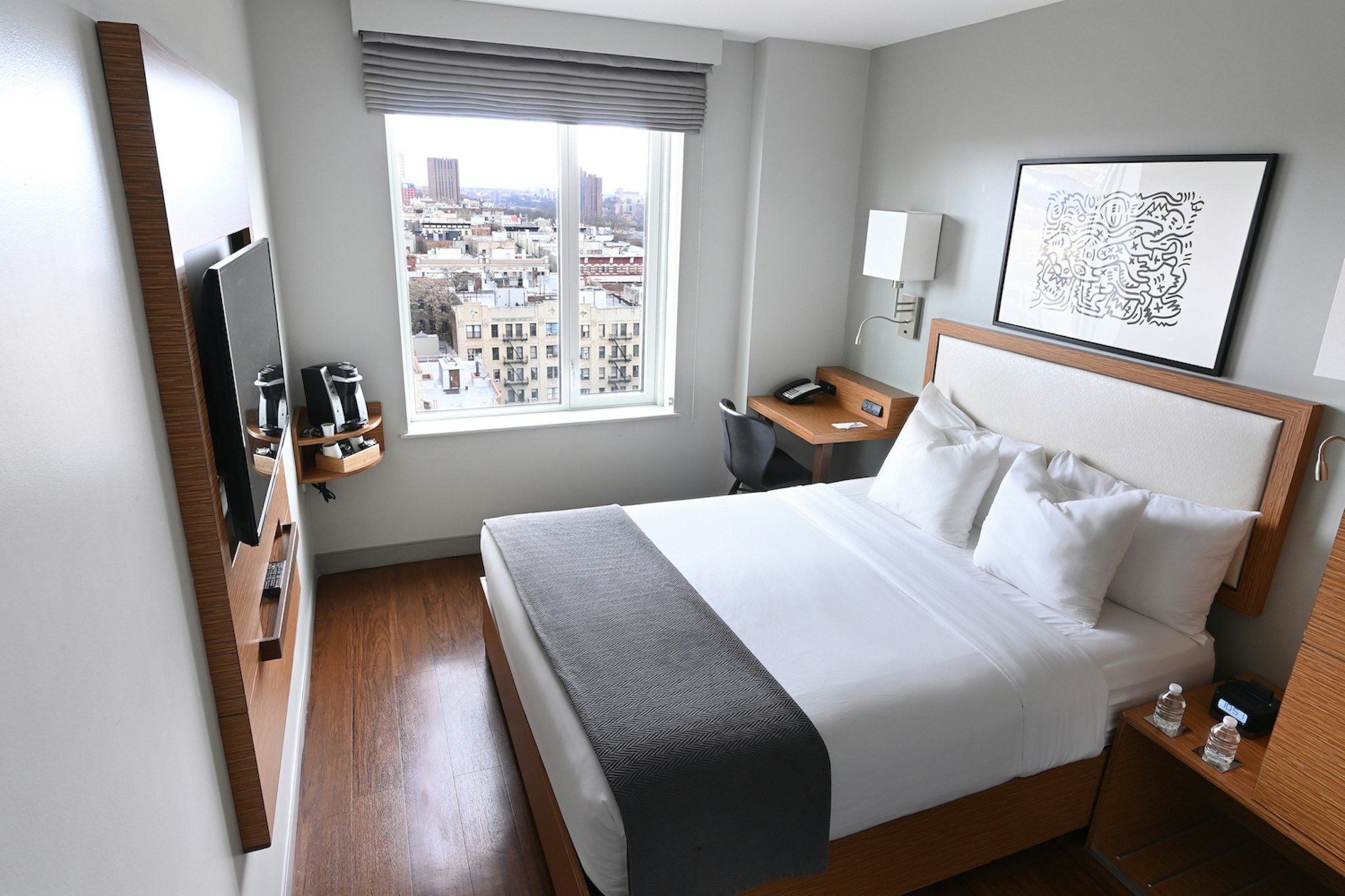 Standard, Queen Bed