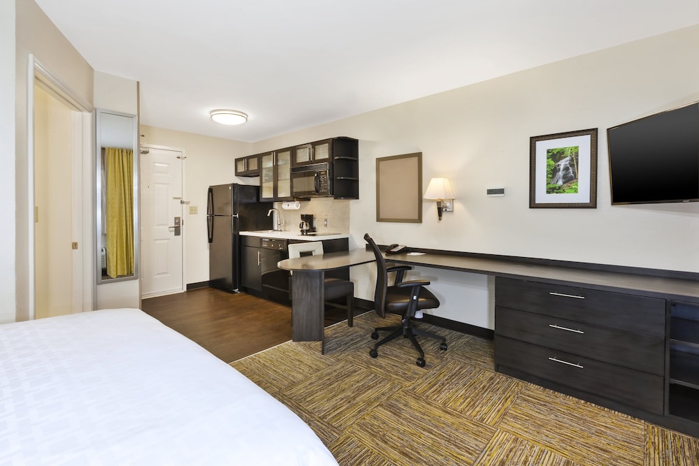 Candlewood Suites Huntersville Lake Norman Area 58/69