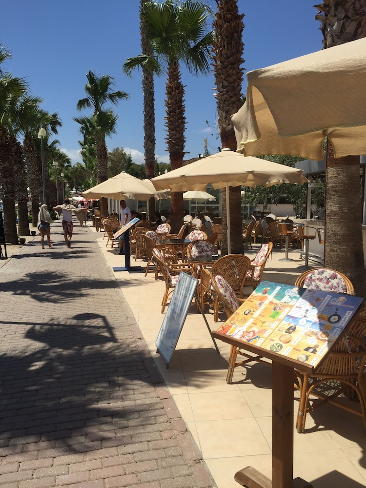 Nagi Beach Hotel 45/70