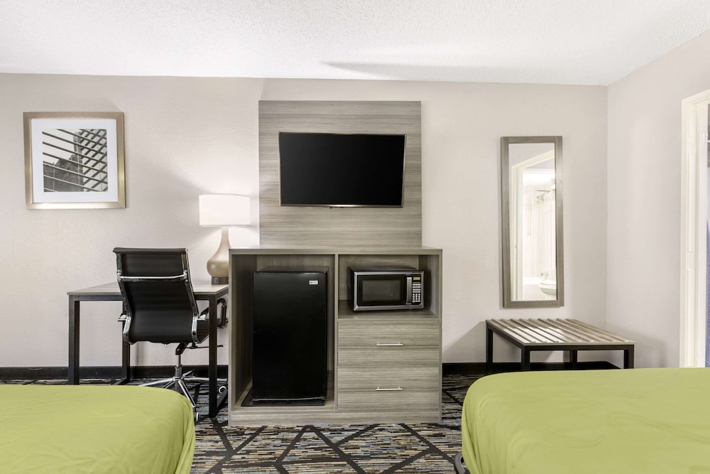 Quality Inn Newberry 19/33