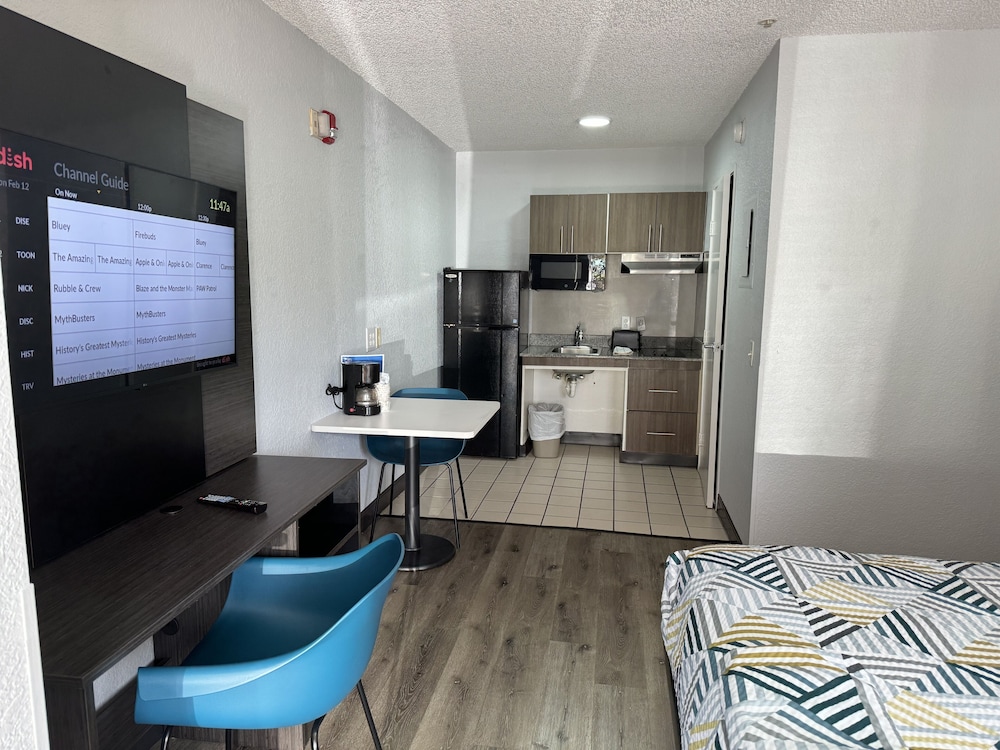 Studio 6 Extended Stay - West Palm Beach, FL 32/52