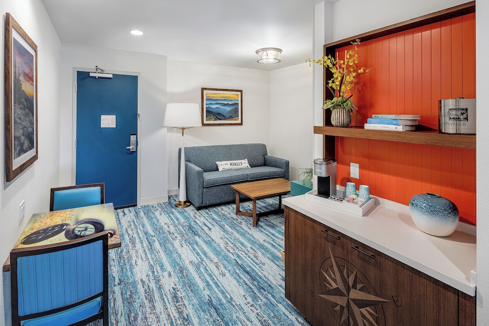 Compass by Margaritaville Hotel Pigeon Forge 20/36