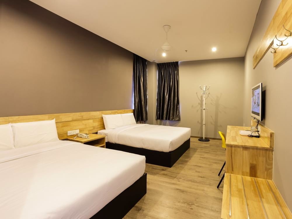 Hotel Suria 18 10/24
