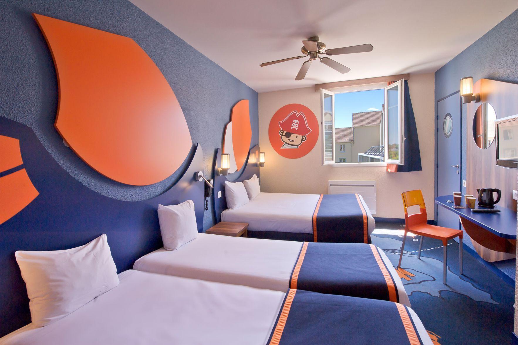 Room, 6 People, Single Bed