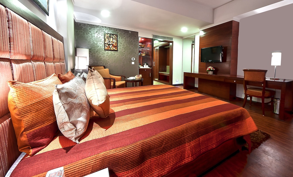 The Golden Plaza Hotel Spa 6/35