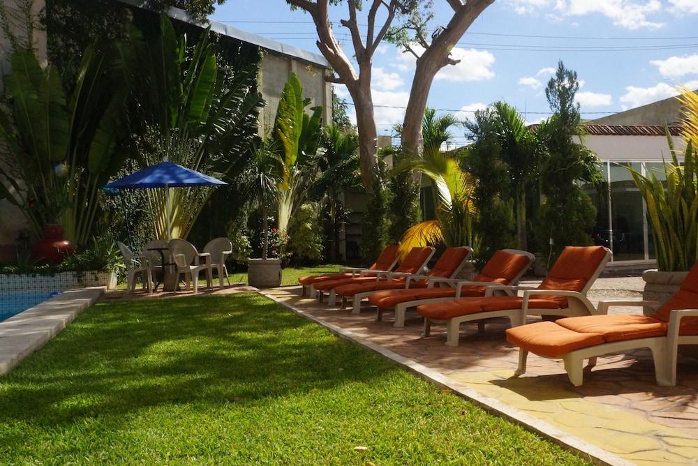Las Dalias Inn 46/60