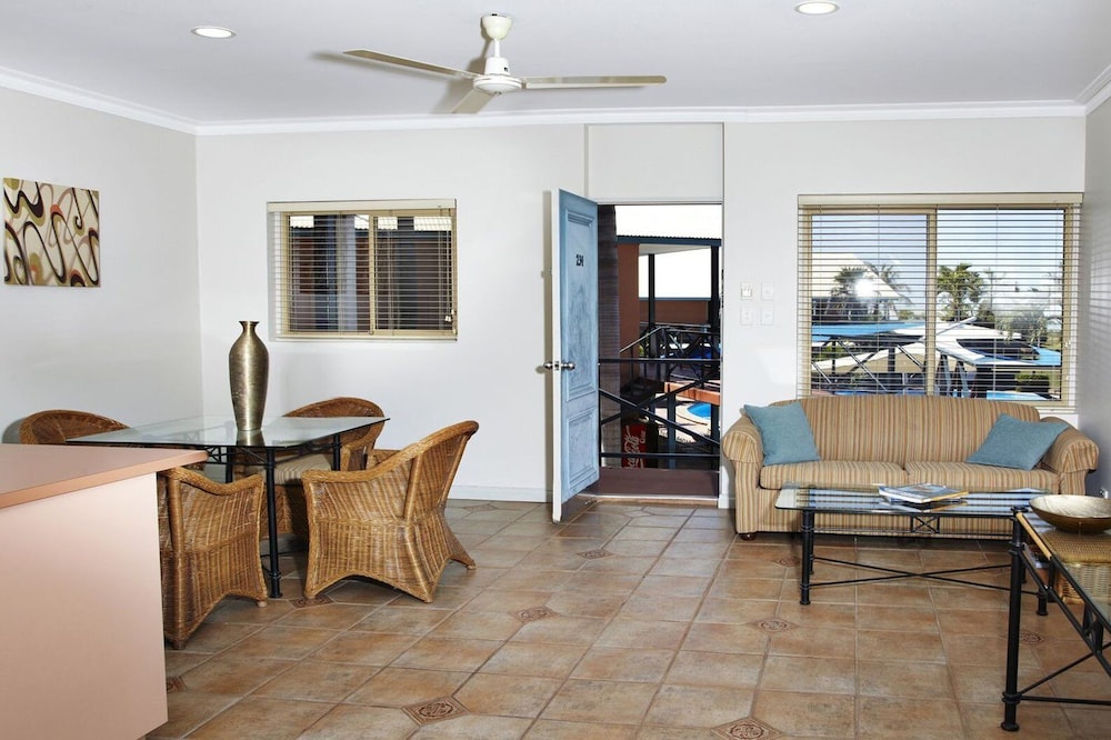 Moonlight Bay Suites 28/41