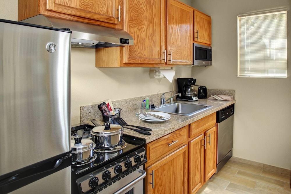 TownePlace Suites by Marriott Fresno 31/36