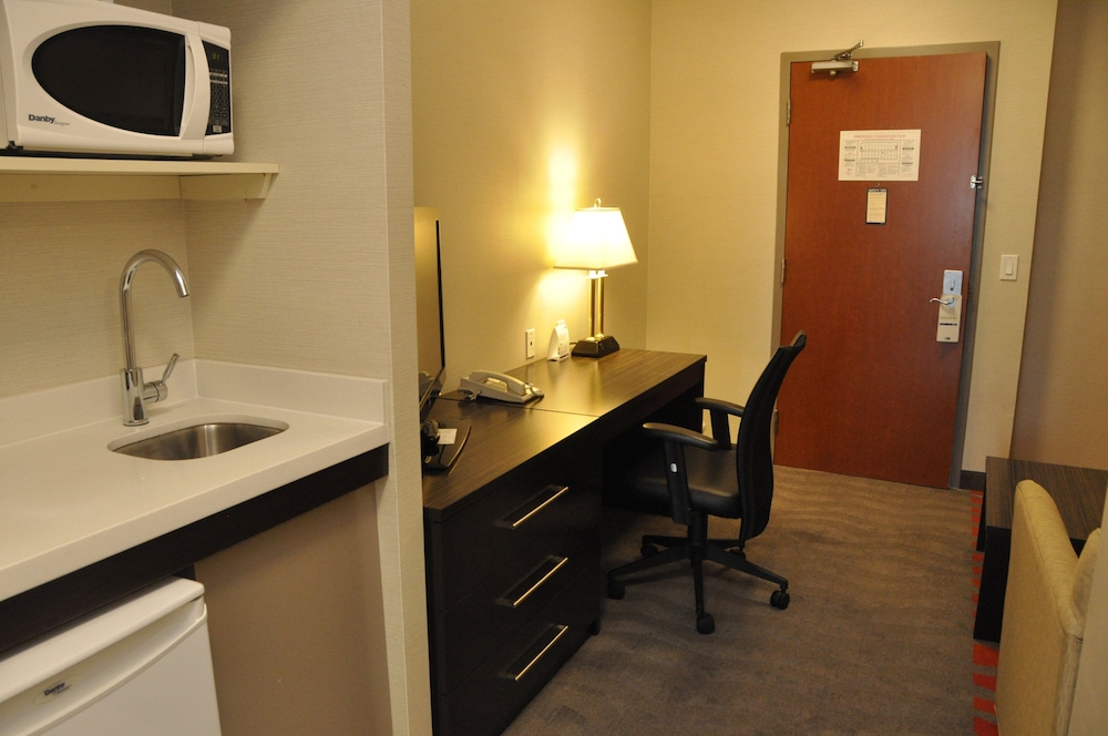 Holiday Inn Express Barrie 61/75