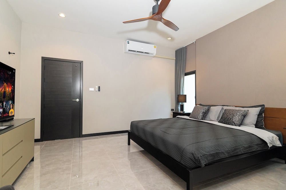 Pattaya Hill 2 18/50