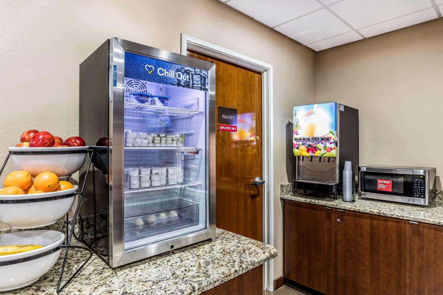 COMFORT INN AND SUITES AIRPORT - AMERICAN WAY photo2