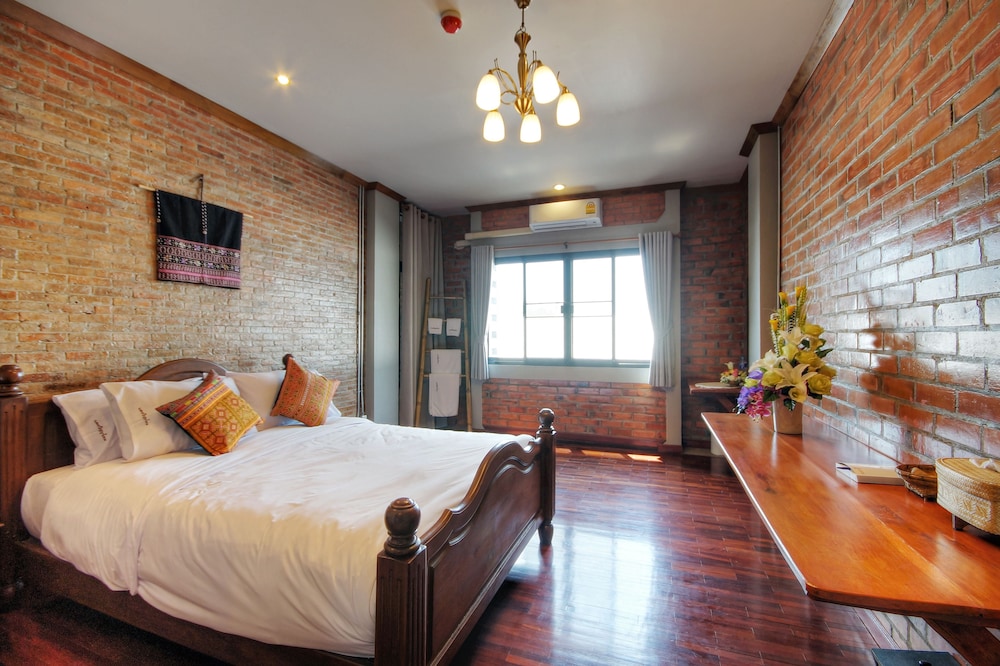 Saengpanya Home Boutique Hotel 11/65