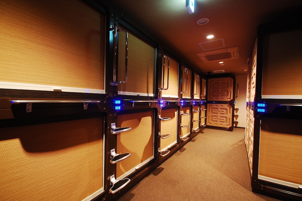 Capsule Hotel Anshin Oyado Shinbashi 32/50