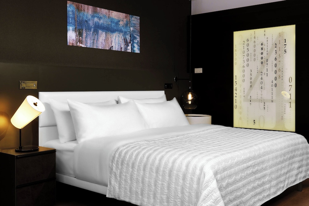 Executive, King Bed