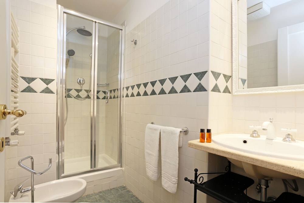 DELUXE, SUITE, QUEEN BED, HOT TUB