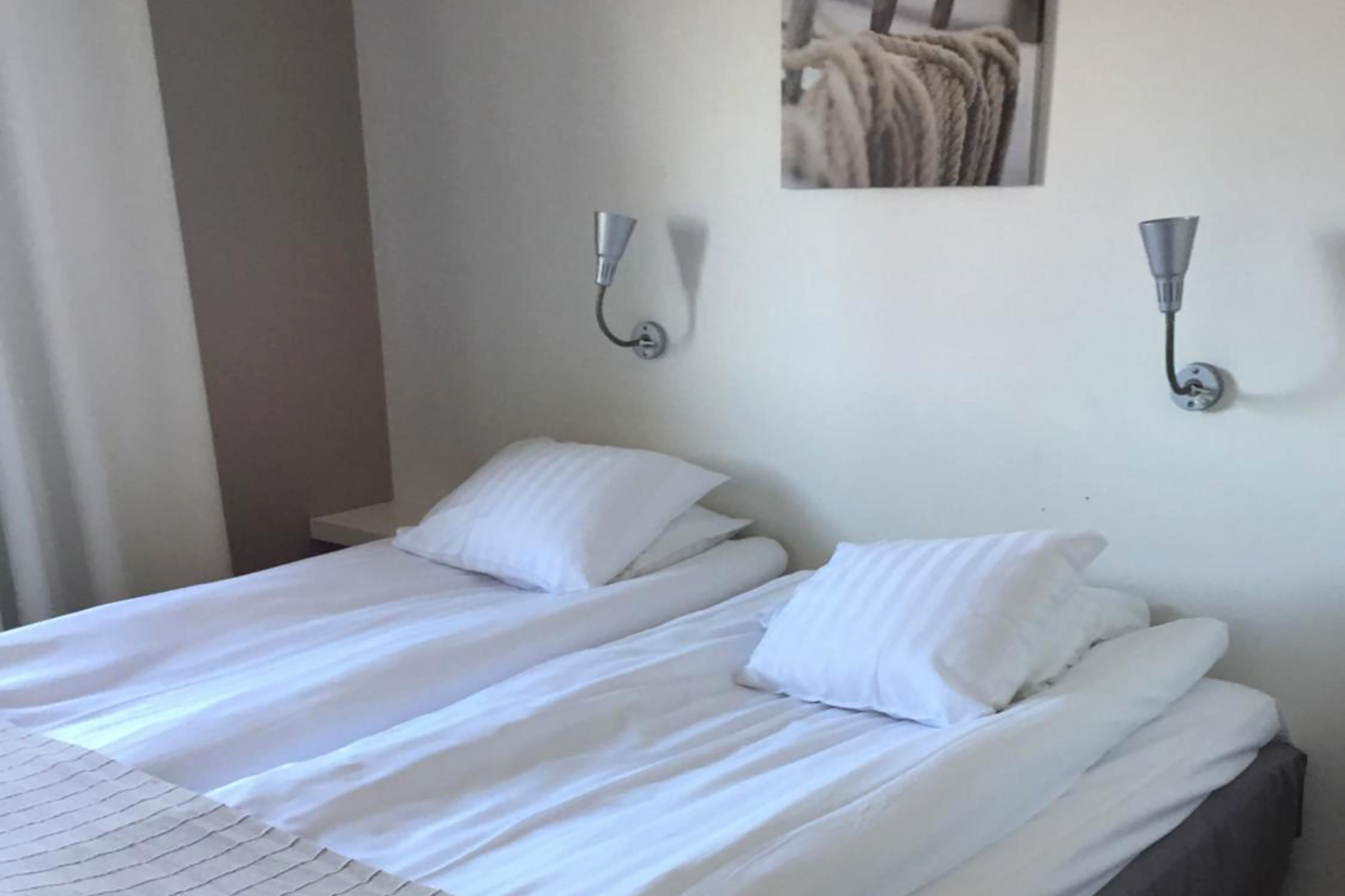 Hotell E-10 by First 8/33