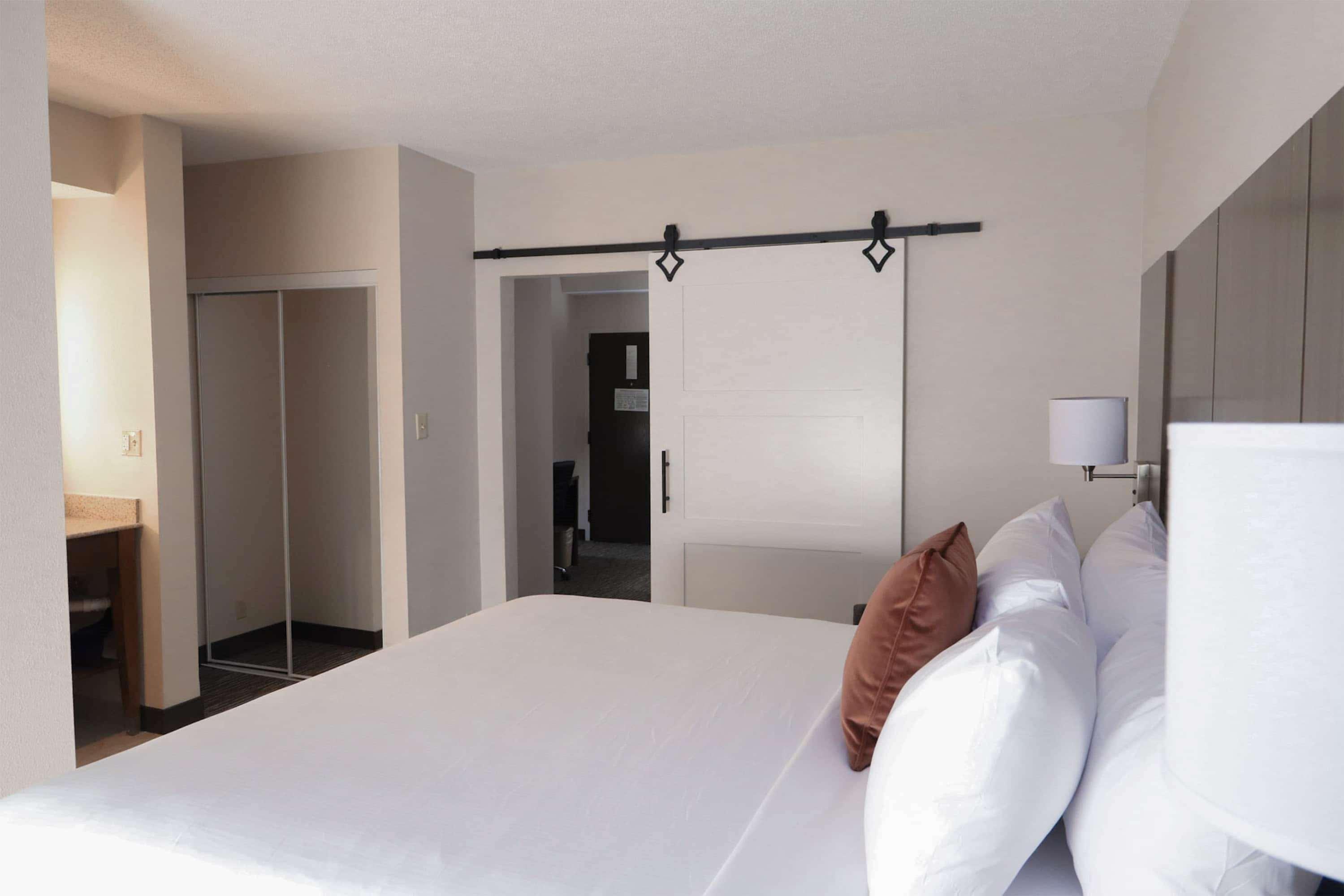 Studio, King Bed