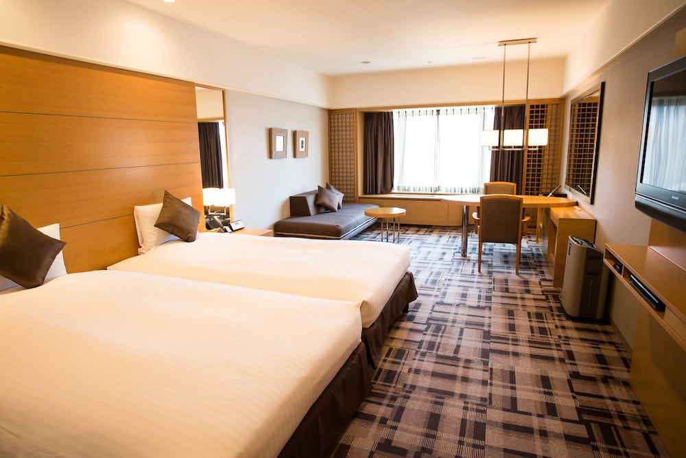 LUXURY, TWIN BEDS