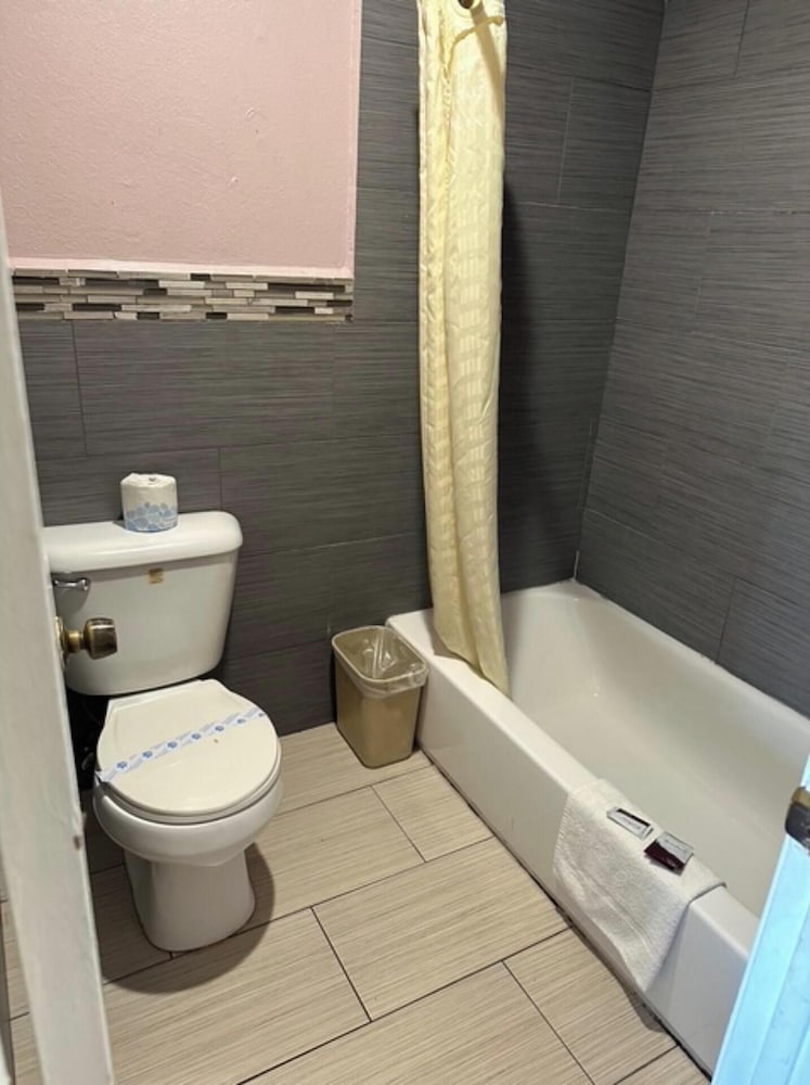 Heritage Inn And Suites 54/58