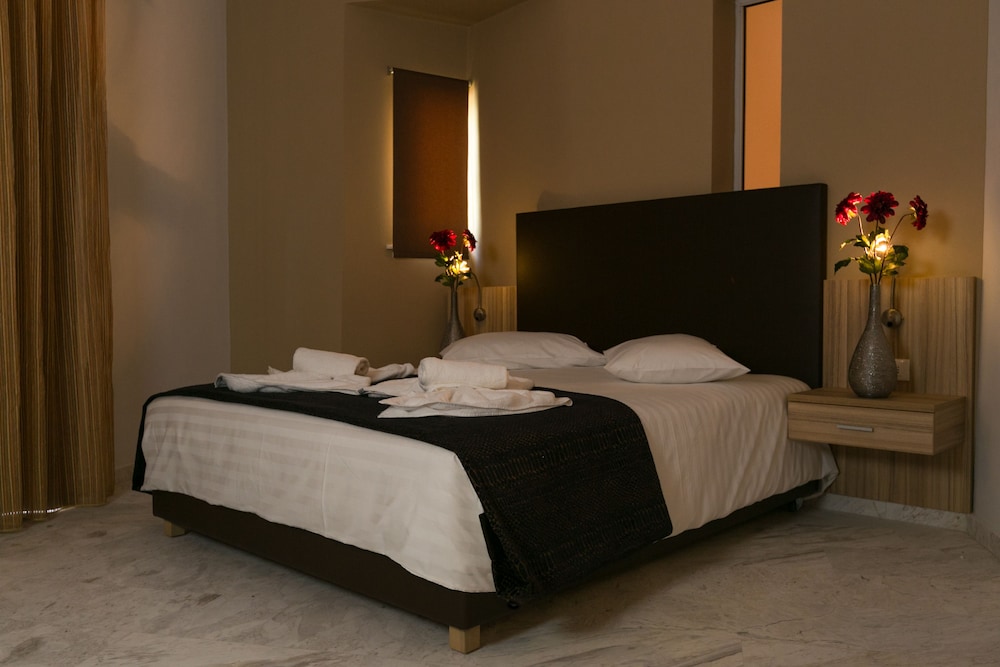 Hotel Elotia 10/30