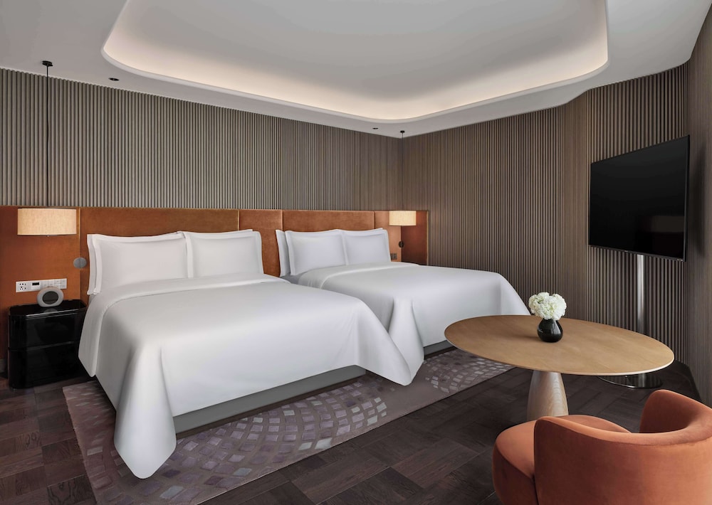 Ambassador, Suite, King Bed