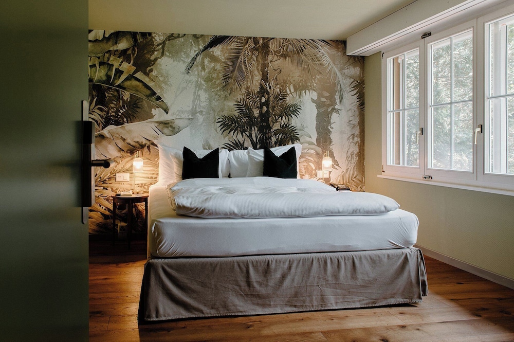 ROOM, DOUBLE BED