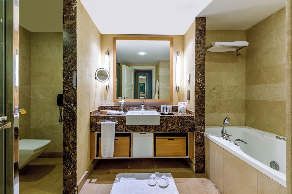 2 Bedrooms, Royal, Golf, Villa, Multiple Beds, Golf Course View