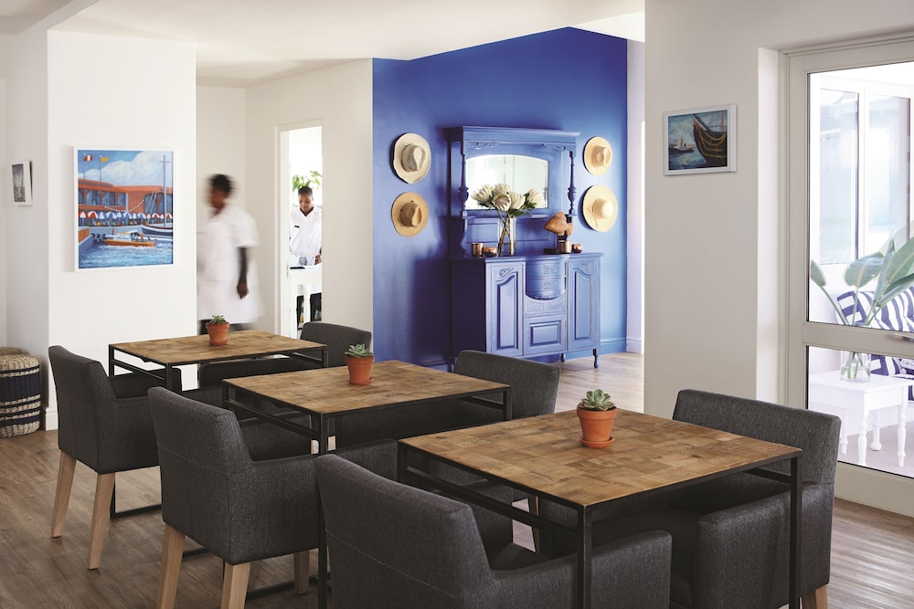 One Marine Drive Boutique Hotel 60/73