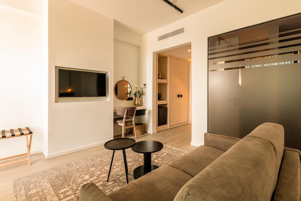 Abacus Suites 45/82