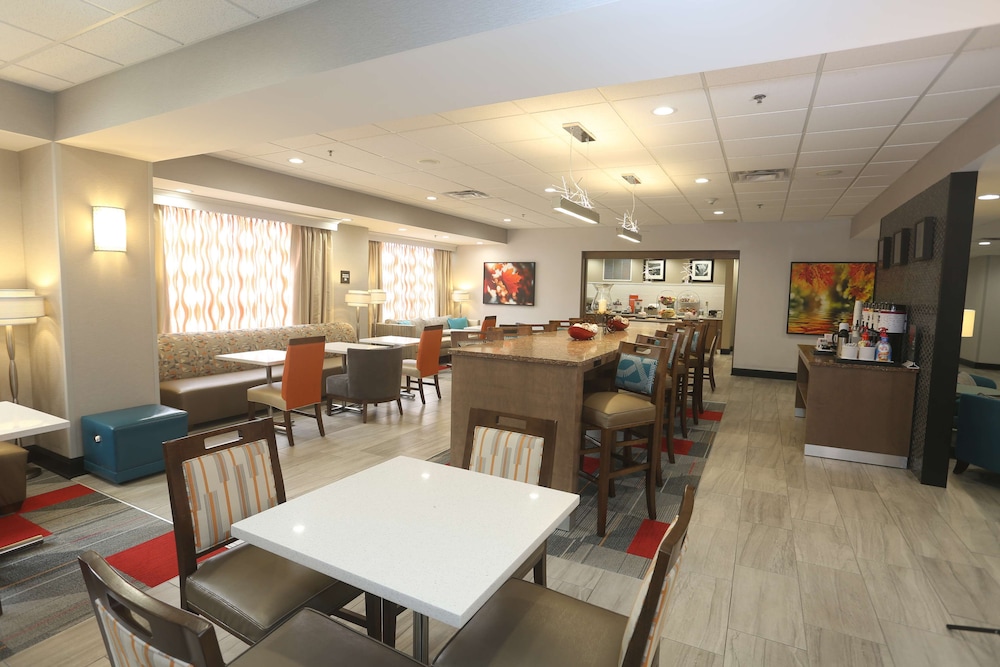 Hampton Inn Owego 28/32