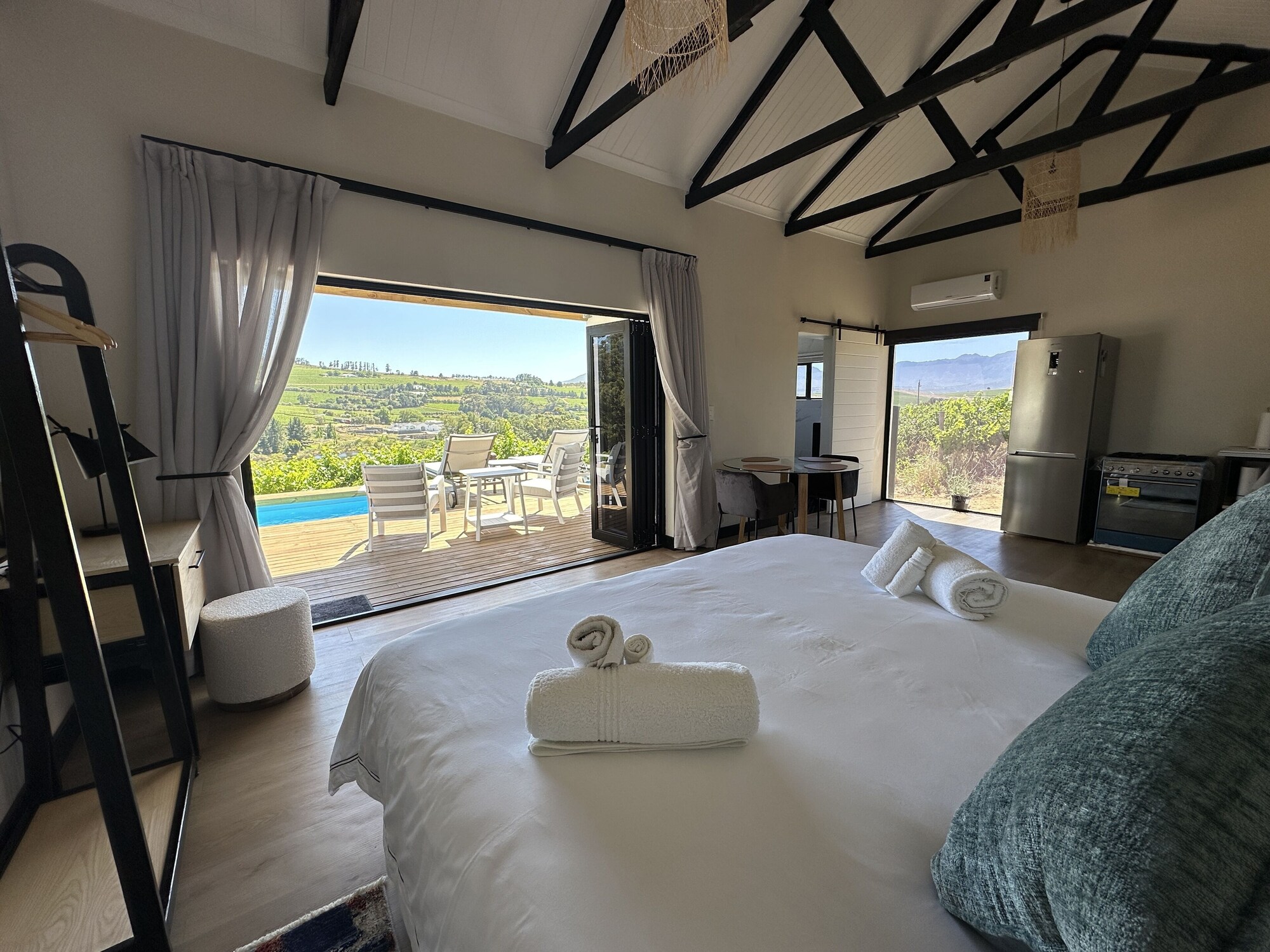 SLOPE, LUXURY, VILLA, KING BED, VINEYARD VIEW