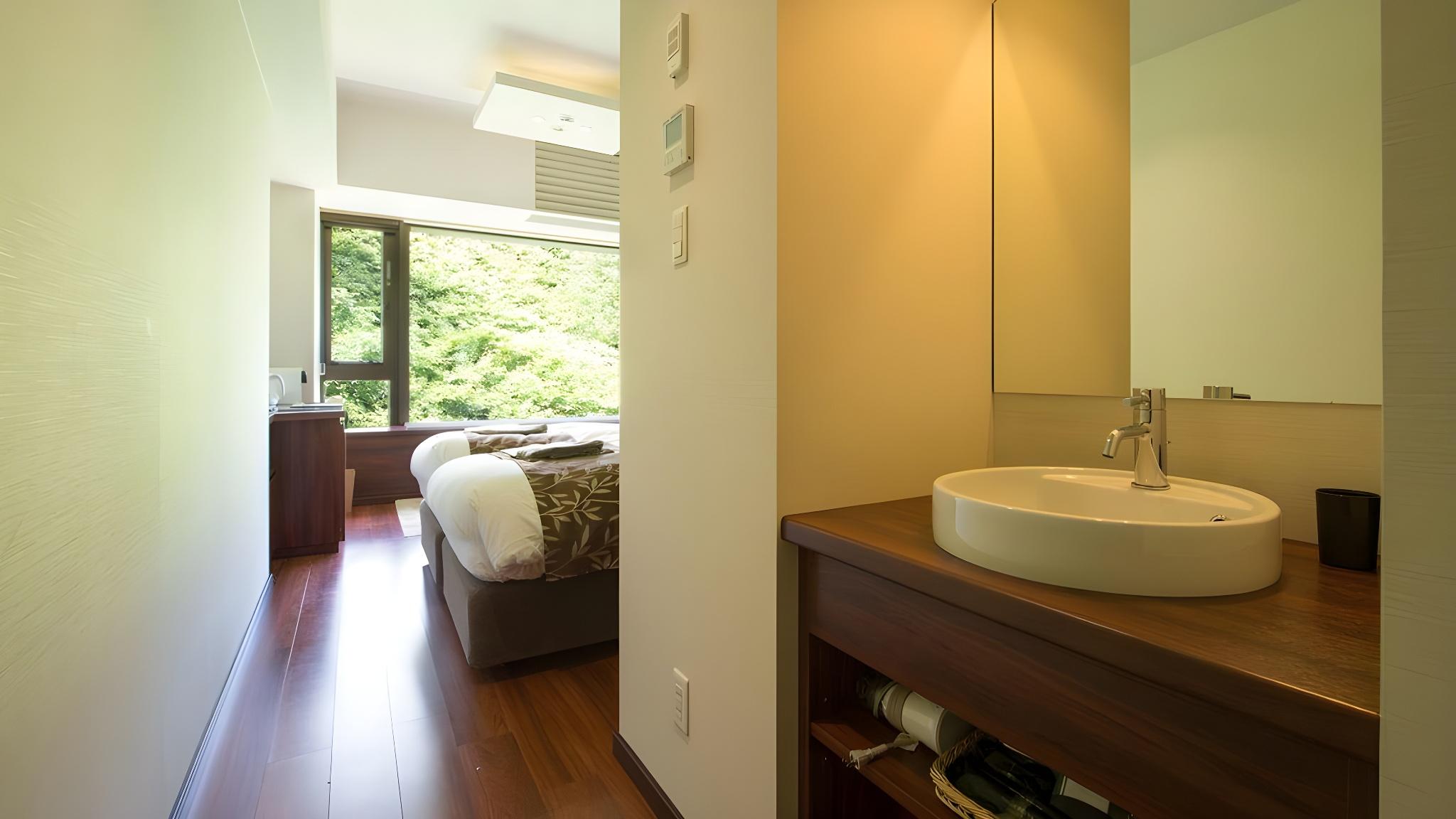 Room, Single, King Bed