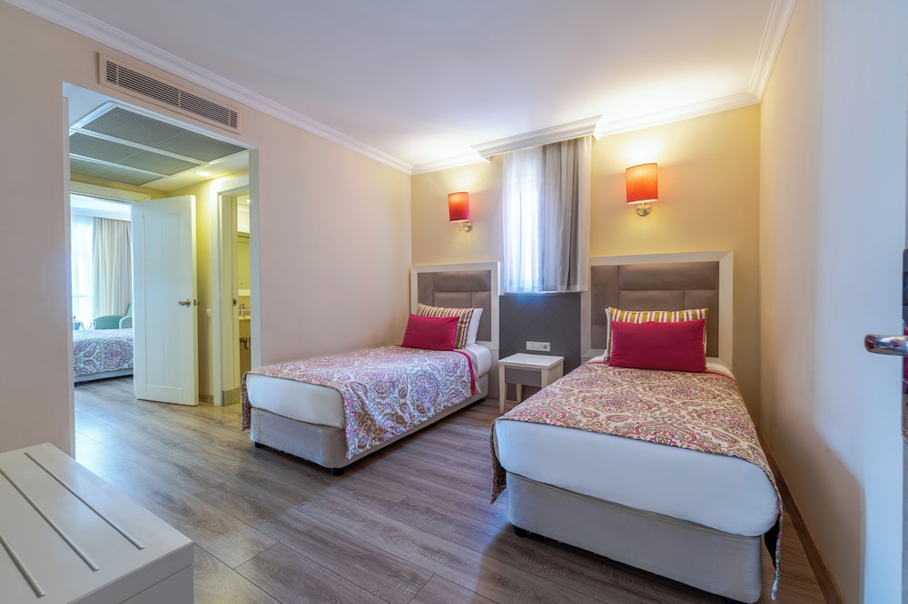 2 BEDROOMS, FAMILY