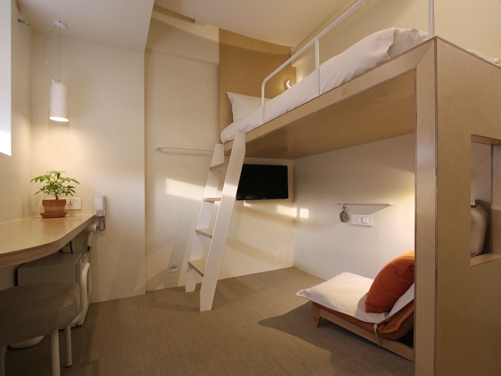 Tong Tong Petit Hotel 35/38
