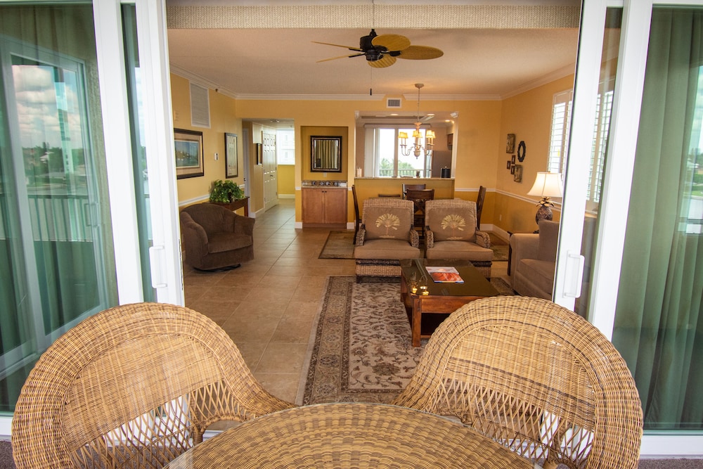 Vanderbilt Beach Resort 46/65