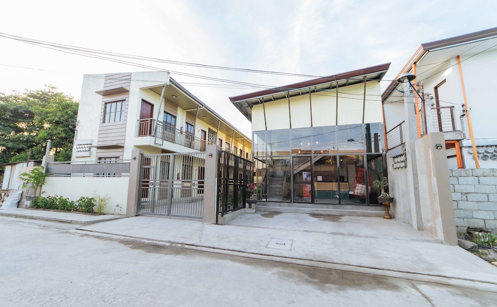 RedDoorz Plus Sindalan San Fernando City 37/41
