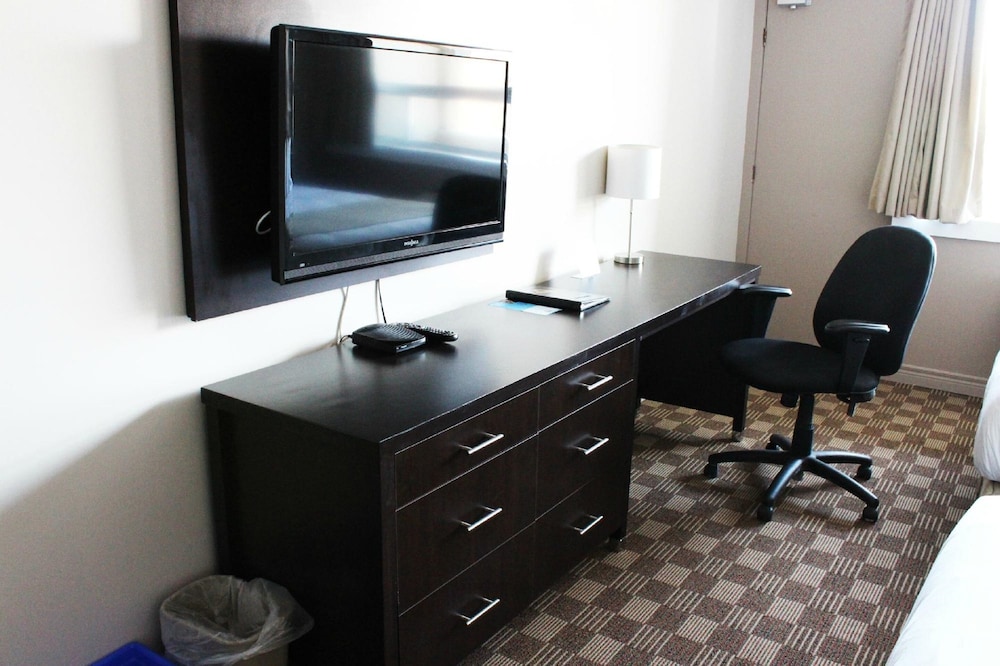 Days Inn & Suites by Wyndham North Bay Downtown 19/24